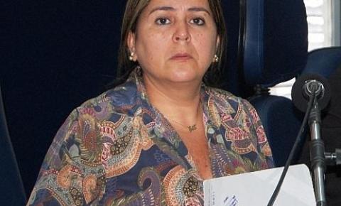 Vereadora Silvania Barbosa quer pagar contas pessoais com dinheiro público