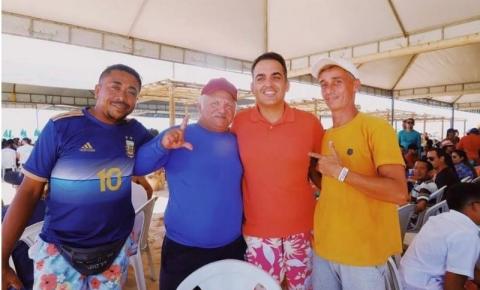 Pilar: Prefeitura homenageia servidor com festa na Praia do Gunga